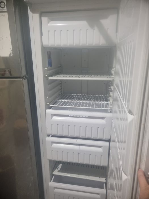 Срочно продам морозилку