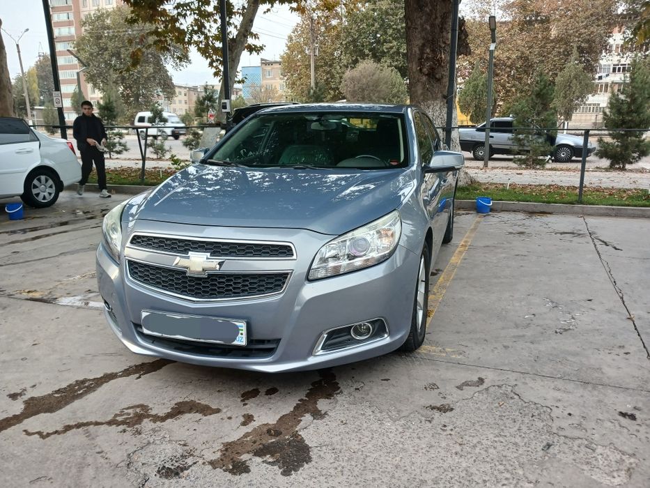 Chevrolet Malibu 2 pozitsiya.