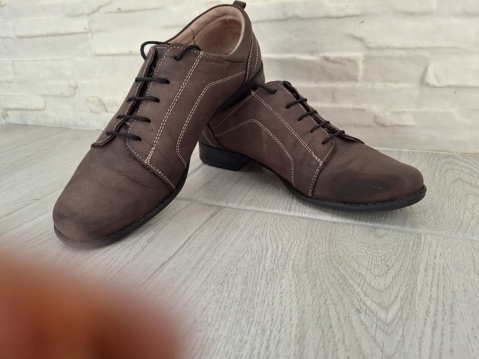 Pantofi damă din piele naturală, marimea 38 in stare foarte bună