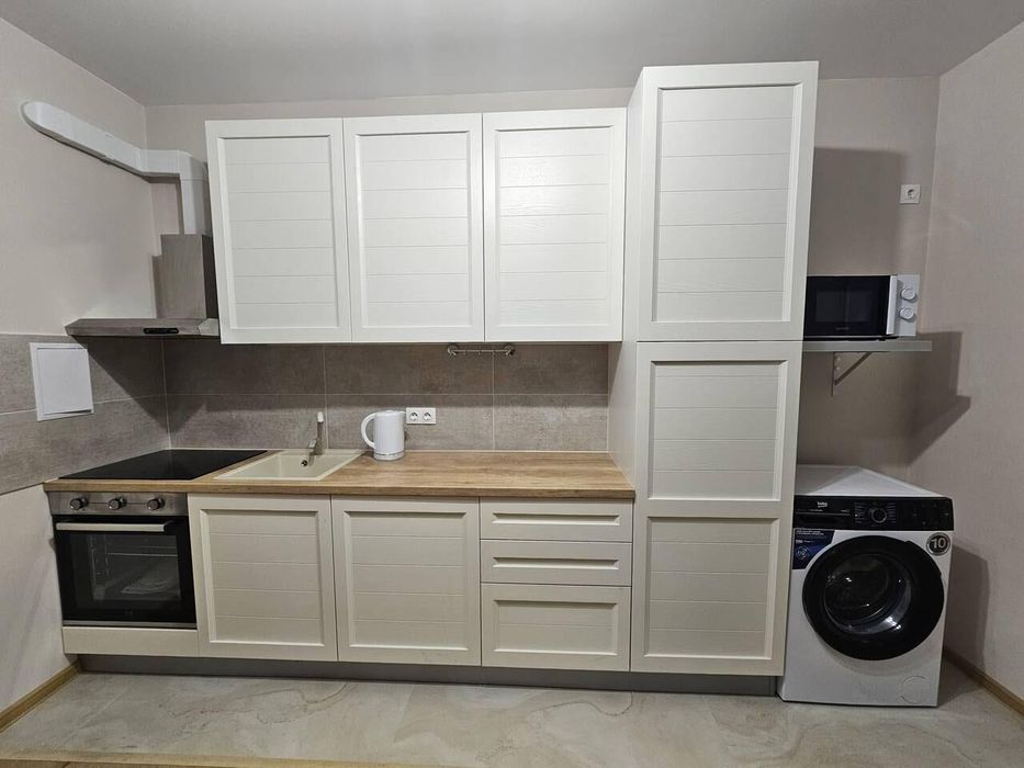 Дава се под наем Тристаен апартамент в Бургас, Възраждане - 77 кв.м за 663 € - Снимка #1