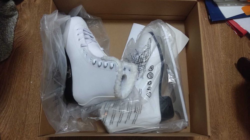NOU! Patine artistice femei Attabo, 37 alb