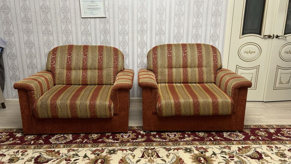 Продается диван с креслой