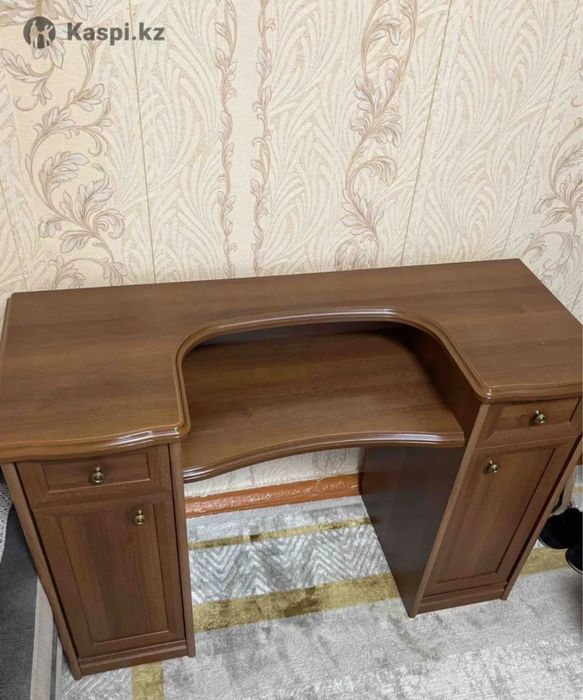 Продам стол комод