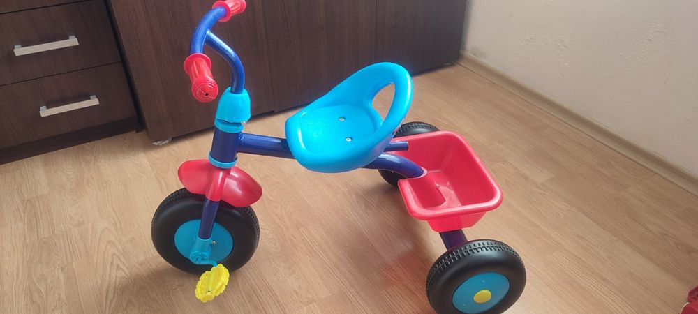 Детски велосипед триколка с багажник