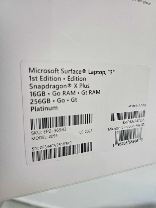 Microsoft Surface snapdragon X plus 256 gb 16 gb sigilat la cutie.