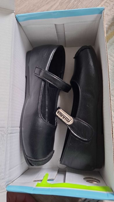 Продам детские туфли