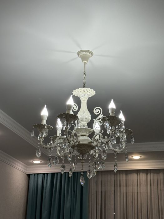 Люстра с хрустальными подвесками