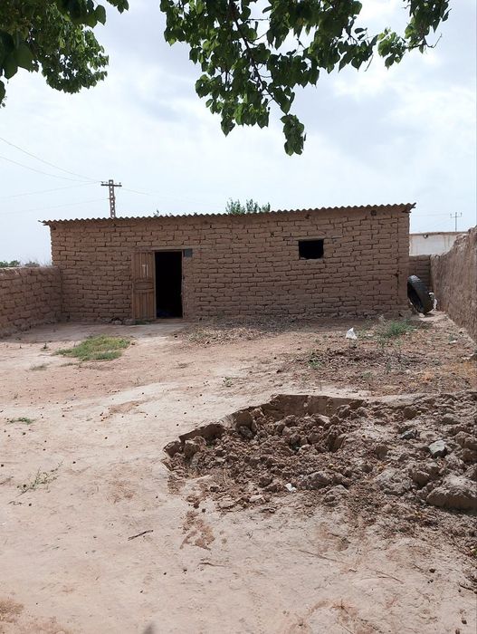 42 sotixli. uy maktab  bog‘cha yonida