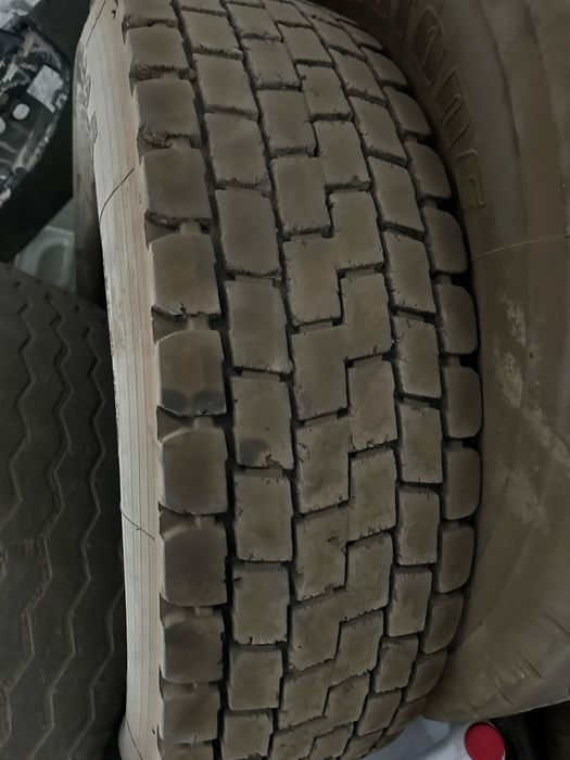 Продам грузовую шину ведущая