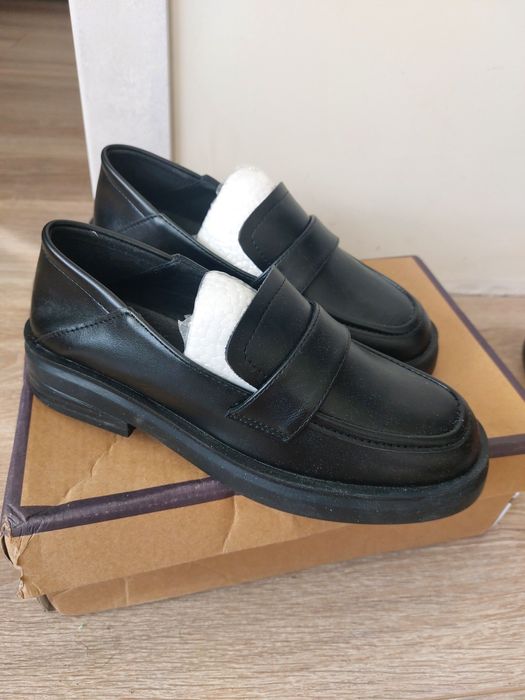 Продам лоферы женские