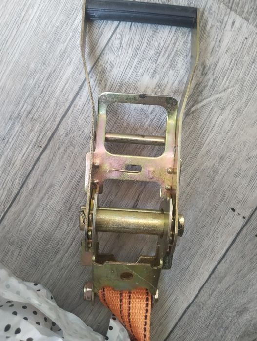 Для крепления груза в авто