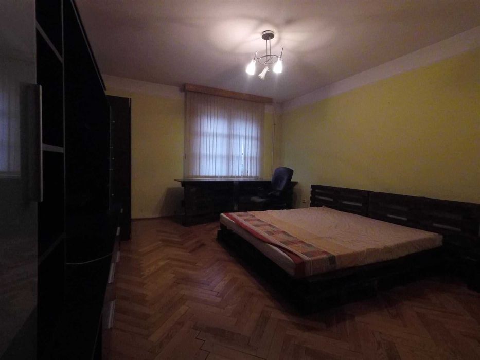 Privat - Închiriez 2 etaje în Vilă în Tătărași, 6 camere (240m2) ( super priveliște, natură )