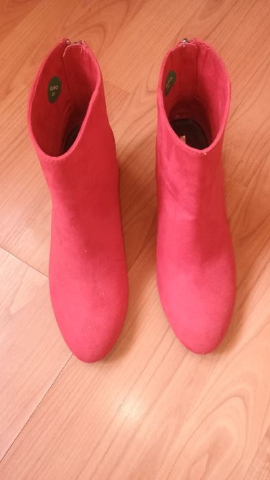 Botine cu toc Bershka