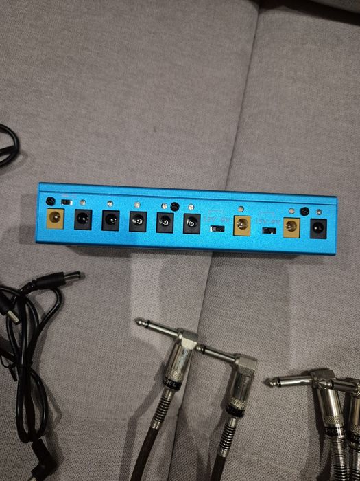 Продам блок питания для педалборда