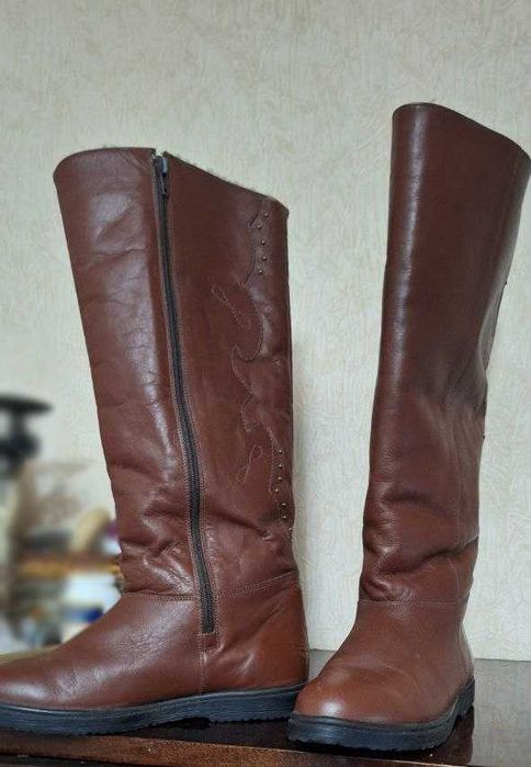 Зимние сапоги ,коричневого цвета. Размер 36.