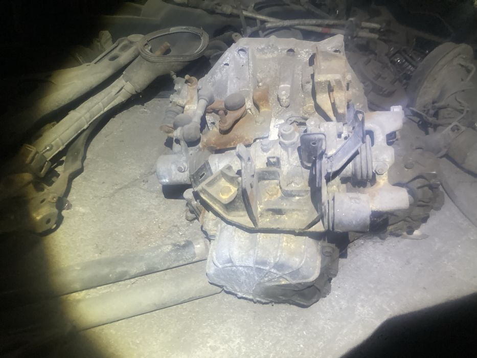 Части за тойота ярис 2008г д4д