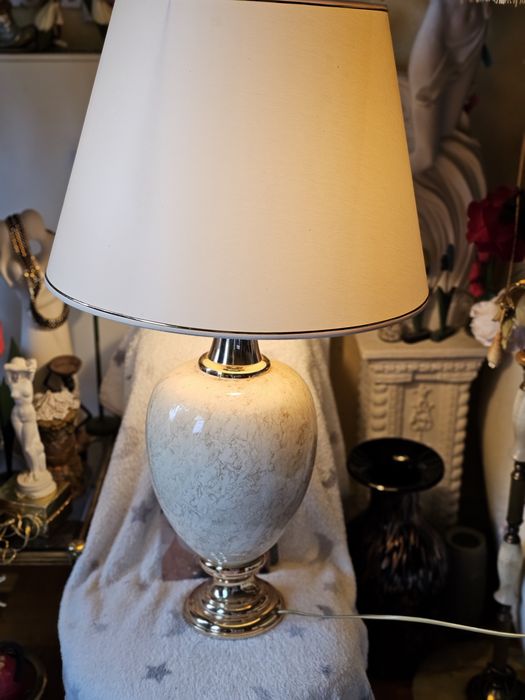 Vând o lampa  antica mare de 87 cm din porțelan