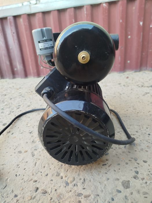 Сув насоси сотилади