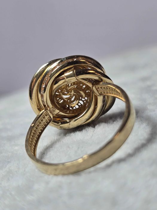 Inel Damă Floare din Aur 14K – Design Elegant și Rafinat