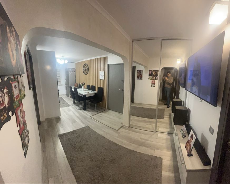 Vand apartament 3 camere zona Marasti