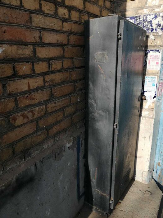 Ящик железный вместительный