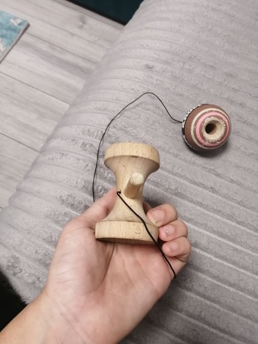 Vând kendama strogo neopolitan chocolate