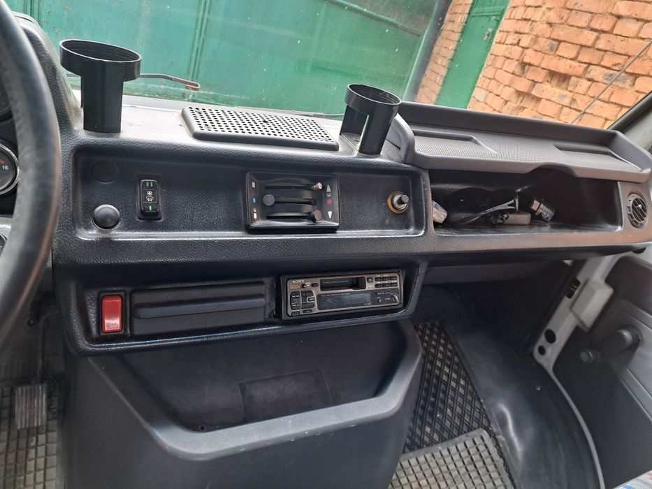 Продавам Mercedes 310 D