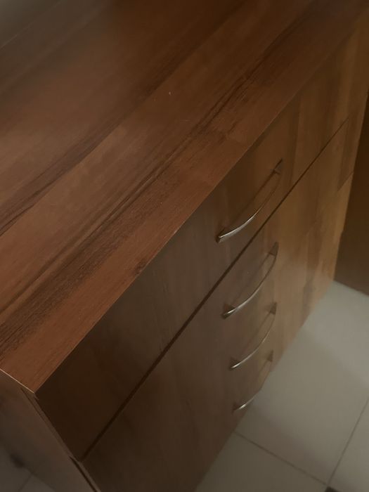 Комод с выдвижными ящиками