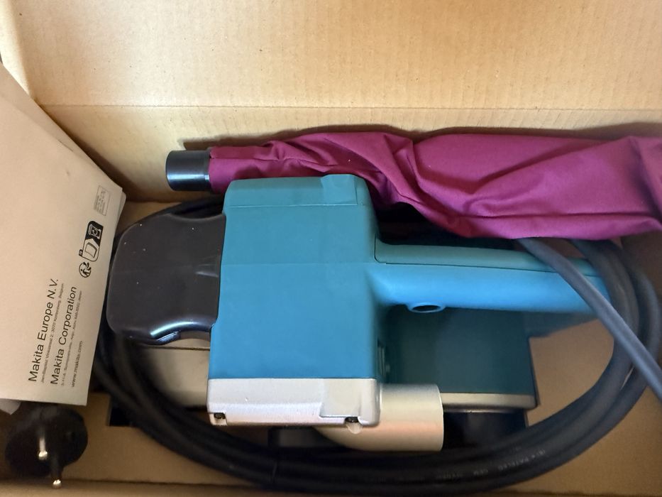 Makita 9404 – Șlefuitor cu bandă 100 mm, 1010W – NOU