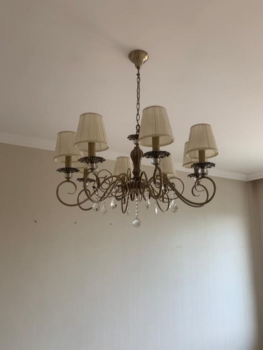 Продам люстру в отличном состоянии