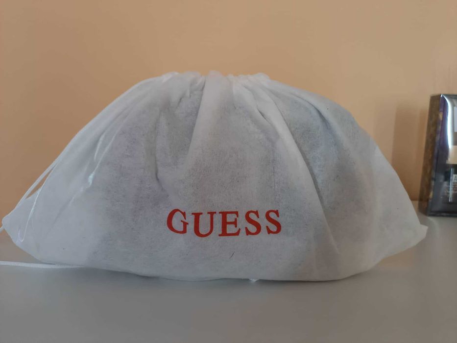 Чанта Guess - oригинална с опаковката