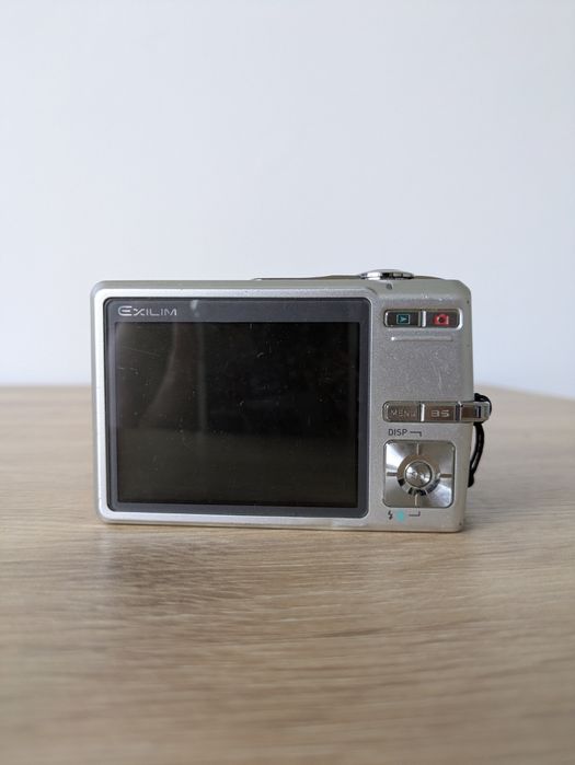 Casio EXILIM Z600 - РЕТРО СНИМКИ Дигитален Фотоапарат Стил Y2K (Year 2000)