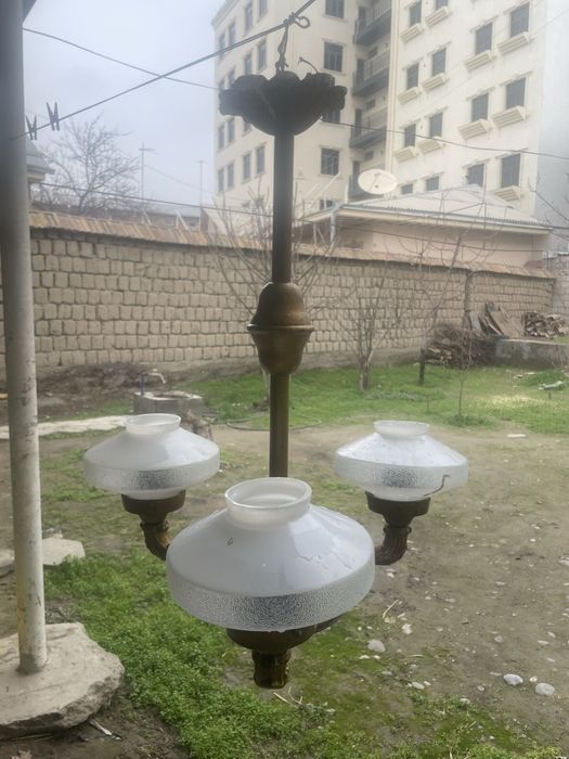 Люстра стариные тремя светилниками