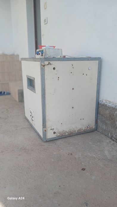 Incubator Srochna sotiladi !!!