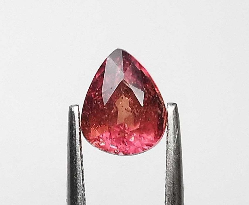 Рядък Ненагряван Падпараджа Сапфир 1.55кт с Цвят на Лотос при Залез!