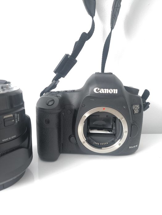 Vând Canon 5d Mark iii + obiectivul Sigma de 34mm1.4