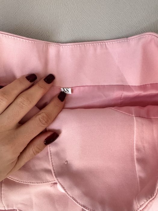 Розово бюстие