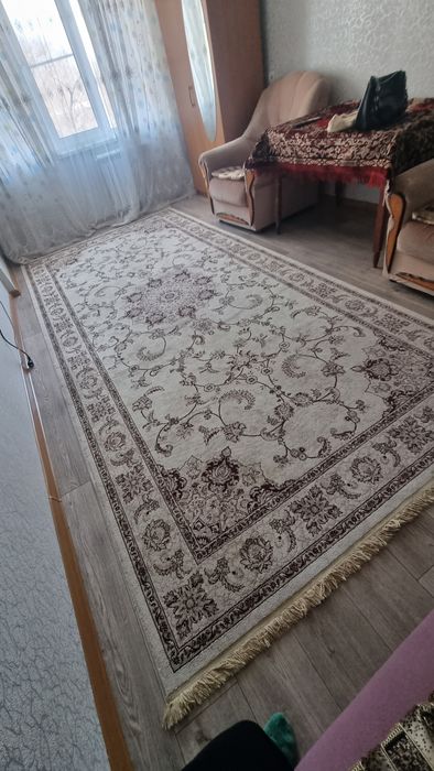 Продам ковры  по  7000 каждая