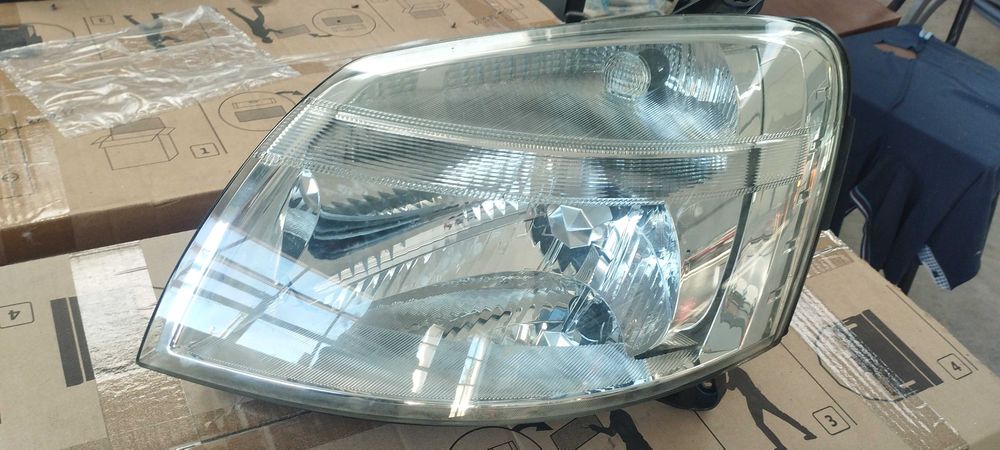 Фарове за Пежо, Ситроен ляв и десен 2003  използвани но са като нови