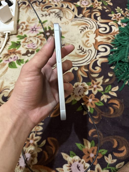 Продаю IPhone 15 256g