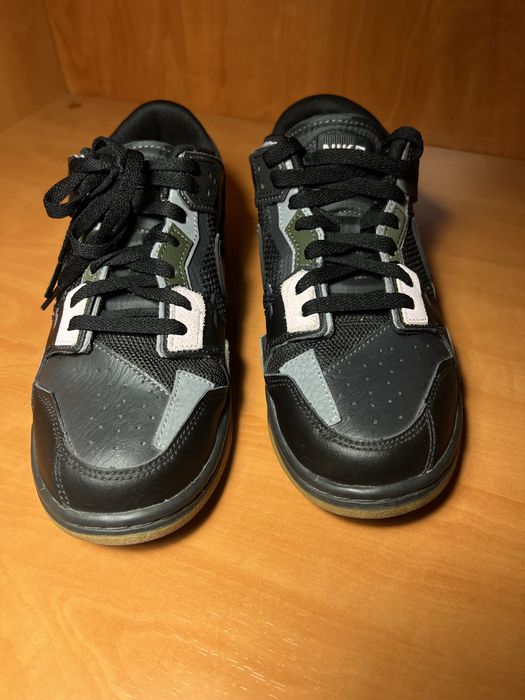 Nike Dunk Low ………..