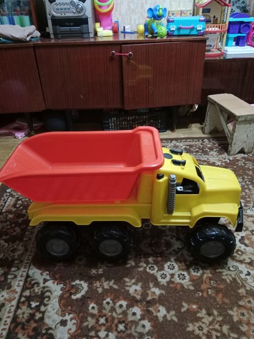 Продам детский самосвал