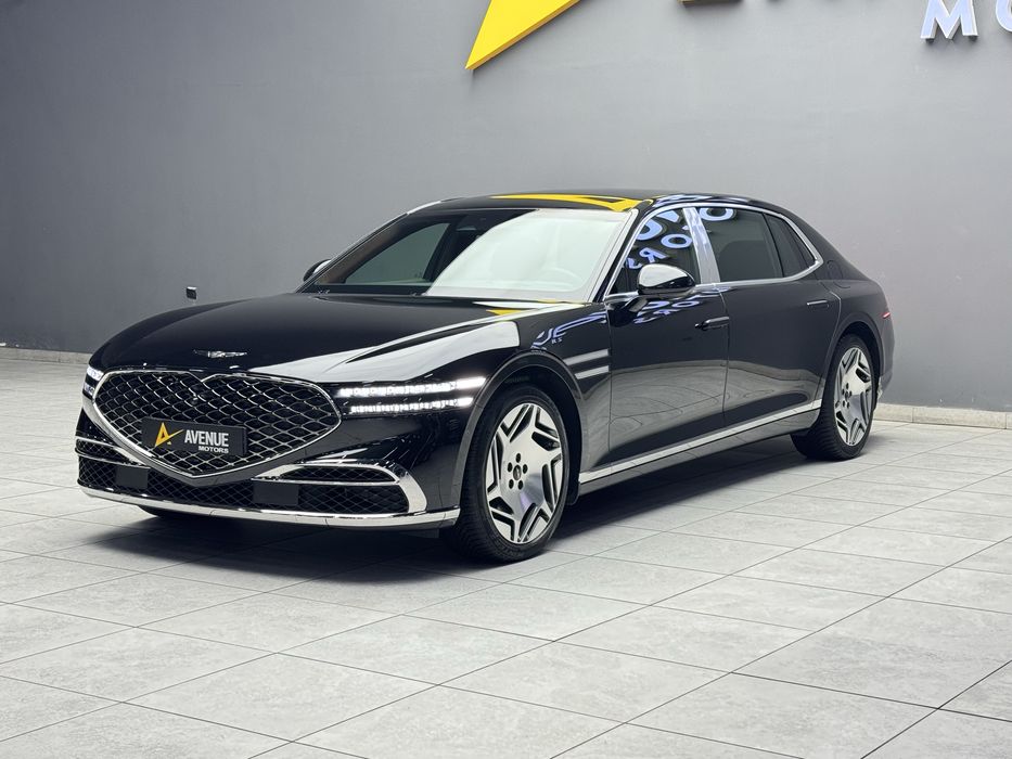 Genesis G90 Limousine
