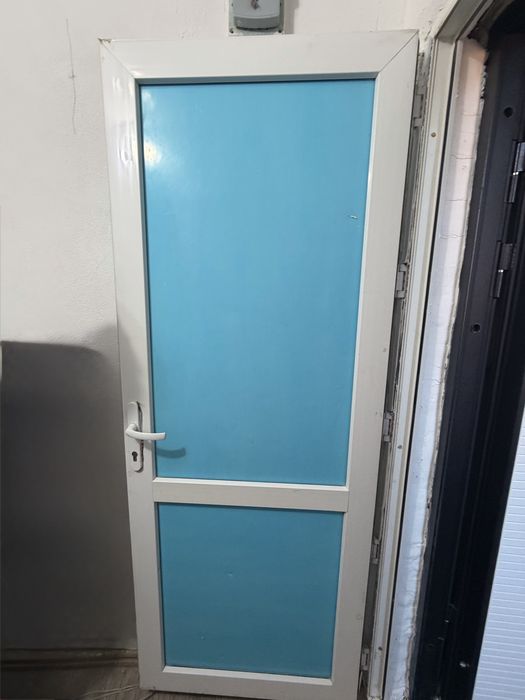 Продается пластиковая дверь