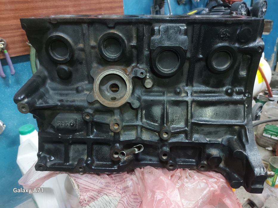 Продам блок двигателя на тайоту пикник-ипсун