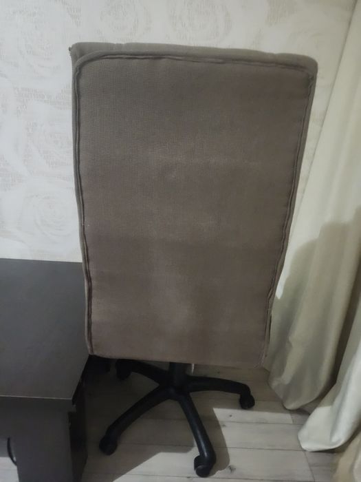 Офисное кресло..