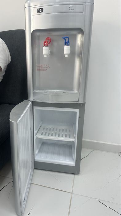Диспенсер за вода