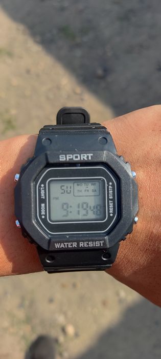 Часы наручные электронные и классческие