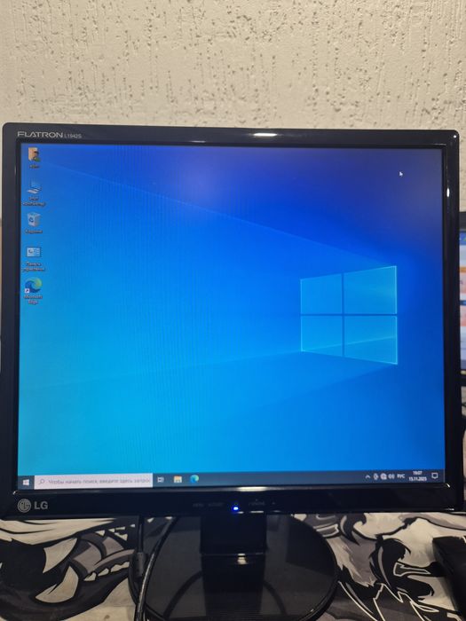 Монитор квадратный 19