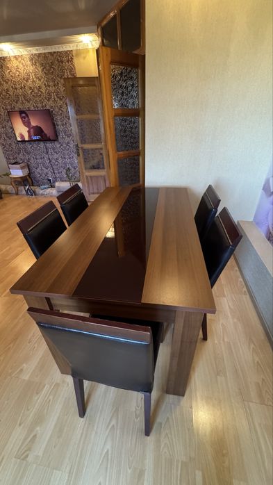 Продам обеденный стол с 6 стульями
